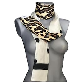Burberry Schal mit Leoparden- und Dalmatiner-Muster
