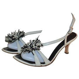 Sandalias Bruno Magli de cuero blanco