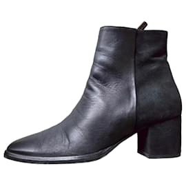 Botines Pollini de cuero negro