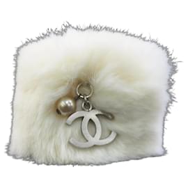 Bracciale in pelliccia di coniglio Coco Mark di Chanel