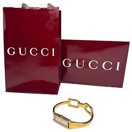 Reloj Gucci vintage chapado en oro con hebilla de caballo