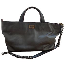 Borsa Tote Mademoiselle in Caviar Grigio Laccato di Chanel