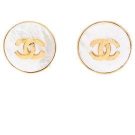Orecchini a conchiglia con il logo Coco di Chanel