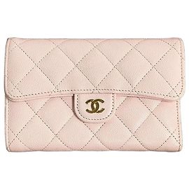 Cartera de cuero caviar matelassé Chanel