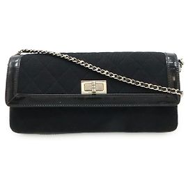 Chanel 2.55 Matelassé Kettenhandtasche aus Canvas-Lackleder