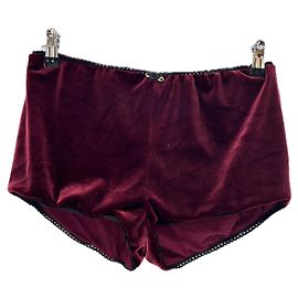 Autre Marque NIA Samtshorts in Burgunderrot