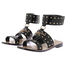 Sandali Dior in pelle nera con borchie dorate