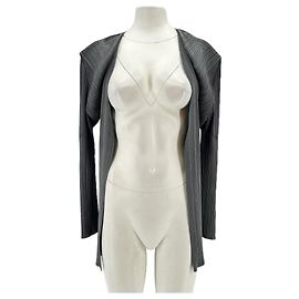 Graue Pleats Please Jacke aus Polyester Größe 5