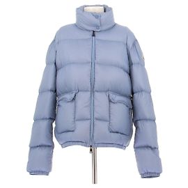 Moncler Blaue Daunenjacke mit großen Fronttaschen
