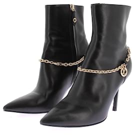 Louis Vuitton Botines de cuero negro con cadena dorada Talla 38