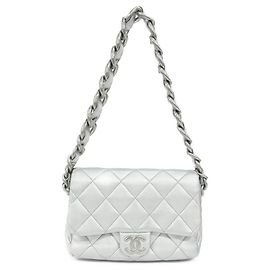 Borsa a spalla in pelle argentata Chanel AS4599