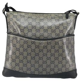 Sac messager Gucci en toile GG avec cuir perforé moyen