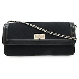 Borsa a spalla in pelle verniciata trapuntata Chanel 2.55
