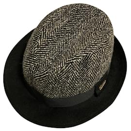 Cappello in tweed a spina di pesce Gucci