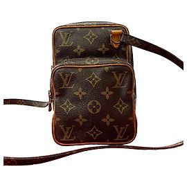Bolso de hombro mini de cuero Monograma Amazon de Louis Vuitton
