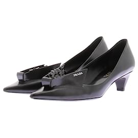 Lackleder-Pumps mit floralem Applikation - Prada