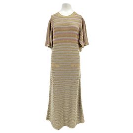 Chanel Maxikleid aus goldenem Strick mit Streifen