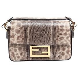 Fendi Mini bolsa Baguette em pele de cobra marrom