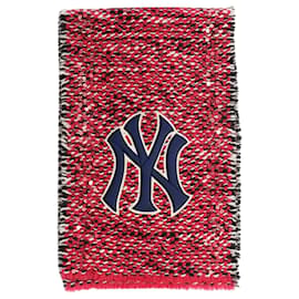 Sciarpa in maglia con paillettes rosa dei NY Yankees - Gucci