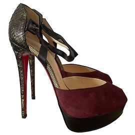 Tacones de plataforma en ante burdeos y cuero negro Christian Louboutin