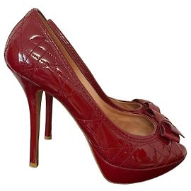 Sapatos de salto peep-toe em couro verniz vermelho com laço Christian Dior