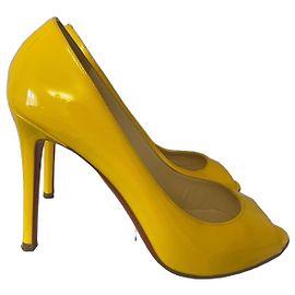 Gelbe Lackleder-Peeptoe-Absätze von Christian Louboutin