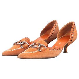 Zapatos de tacón kitten de ante Prada de los 2000