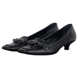 Prada Mocasines de Punta Cuadrada con Cadena de los Años 2000