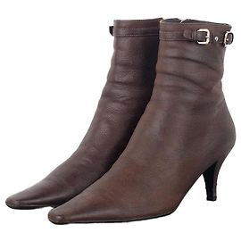 Botines de tacón kitten con punta cuadrada y hebilla de Prada de los 2000