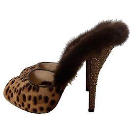 Leopardenmuster-Fersen mit Pelzbesatz von Christian Louboutin