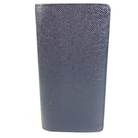 Carteira Longa Brazza em Taiga Louis Vuitton