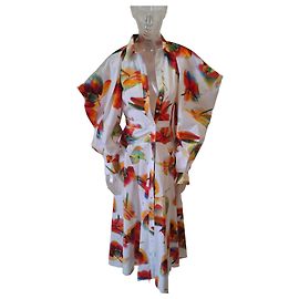 Blumenkleid mit schulterfreien Trägern und solarisiertem Orchideenmuster von Alexander McQueen