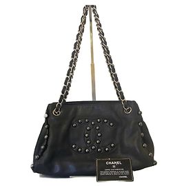 Borsa Chanel in pelle di agnello nera con dettagli in perle