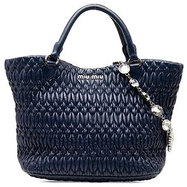 Bolso Miu Miu de napa matelassé azul con cristales