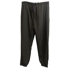 Elia Essentials. Jogginghose mit Patch-Details von Fear of God Essentials aus olivgrünem Nylon