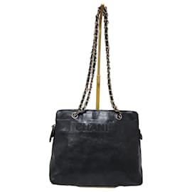 Borsa a spalla in caviale con logo ricamato Chanel nera