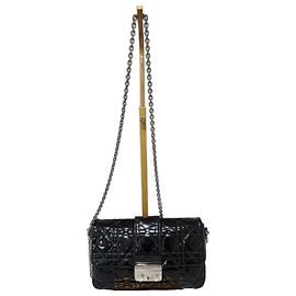 Borsa a tracolla Miss Dior Promenade in pelle verniciata Cannage nera di CHRISTIAN DIOR