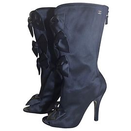 Rare Chanel 09P Bottines à Talons Peep Toe en Satin Noir avec Nœud CC Mi-Mollet FR 38