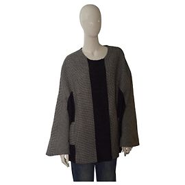 Karo-Wollponcho von Dolce & Gabbana in Schwarz und Weiß, hergestellt in Italien, Einzelhandelspreis 1800 Euro