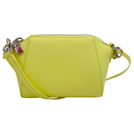 Givenchy Antigona Nano Umhängetasche aus säuregelbem Leder