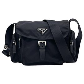 Borsa a tracolla tecnica Prada in nylon tessuto nero con logo e fibbia