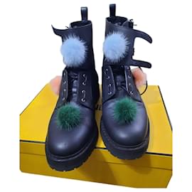 Fendi Pom-Pom Lederstiefel schwarz