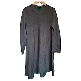 COS graues und grünes Strickkleid