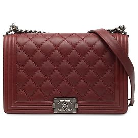 Chanel Rot Medium aus gestepptem Lammleder mit Doppelnaht Boy Flap