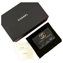 Portafoglio in pelle di agnello Chanel19 di Chanel