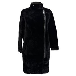 Abrigo Maje Gibson en cordero negro de shearling