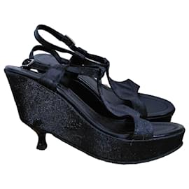 Schwarze Fendi Keilsandalen