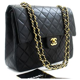CHANEL Borsa a Spalla Classica a Doppio Faldone in Pelle di Agnello Nera