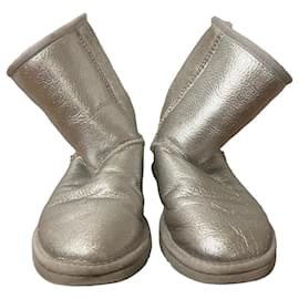 Ugg Stiefeletten aus silbernem Leder