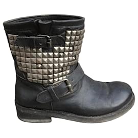 Ash Titan Stiefeletten aus Leder Schwarz mit Nieten